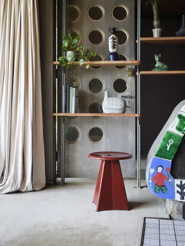 Tabouret Métallique rund pall - Japanese red (röd), Ø38x44,5 cm - Vitra