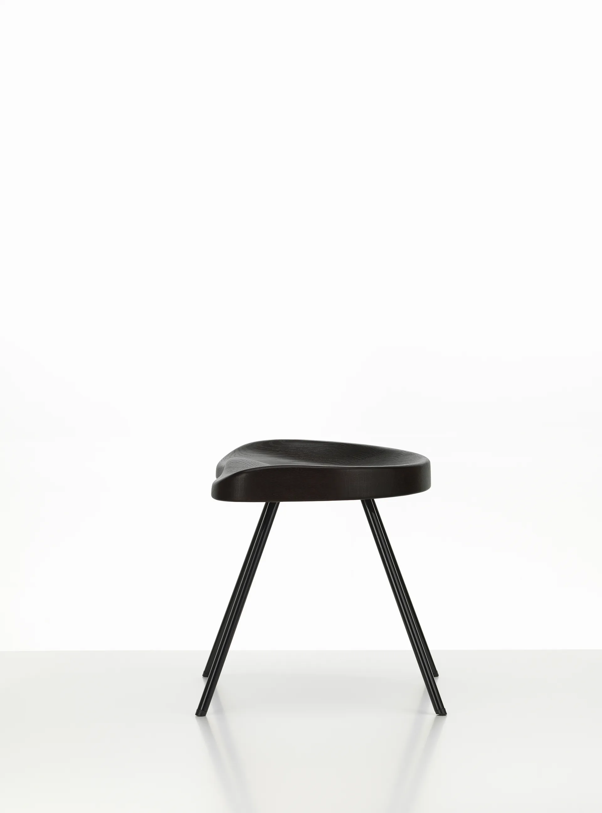 Tabouret No 307 pall, Mörk ek-Deep black (svart) Vitra