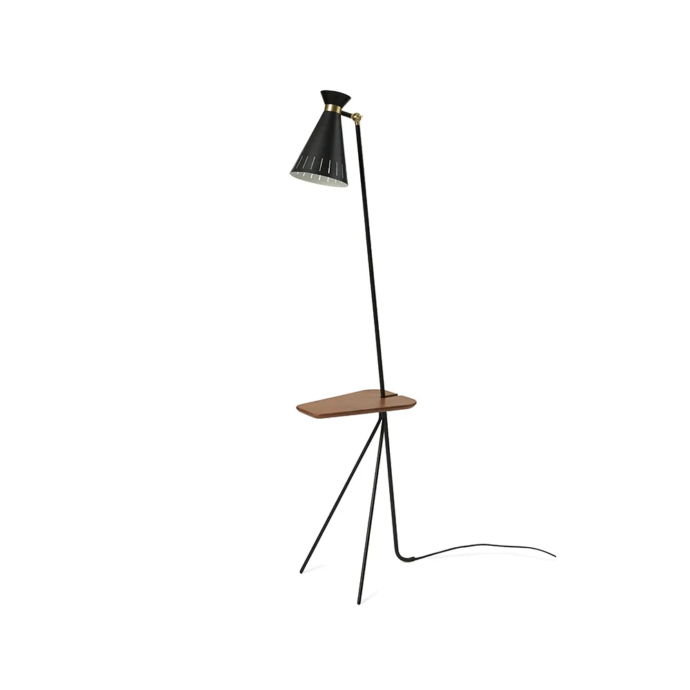Cone golvlampa, black noir, teakbord, mässingsdetaljer Warm Nordic