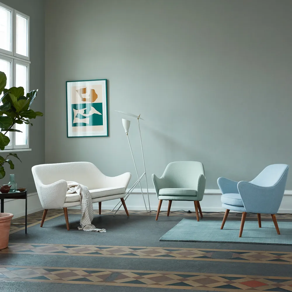 Dwell loungestol, tyg merit 014 minty grey, ben i rökt ek Warm Nordic