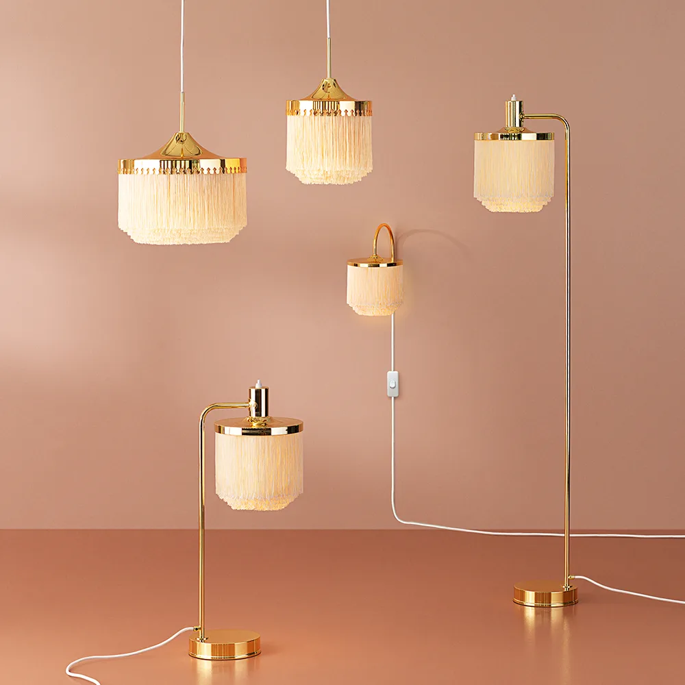 Fringe golvlampa, pale pink, mässingspläterat stål Warm Nordic