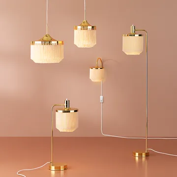 Fringe golvlampa - pale pink, mässingspläterat stål - Warm Nordic