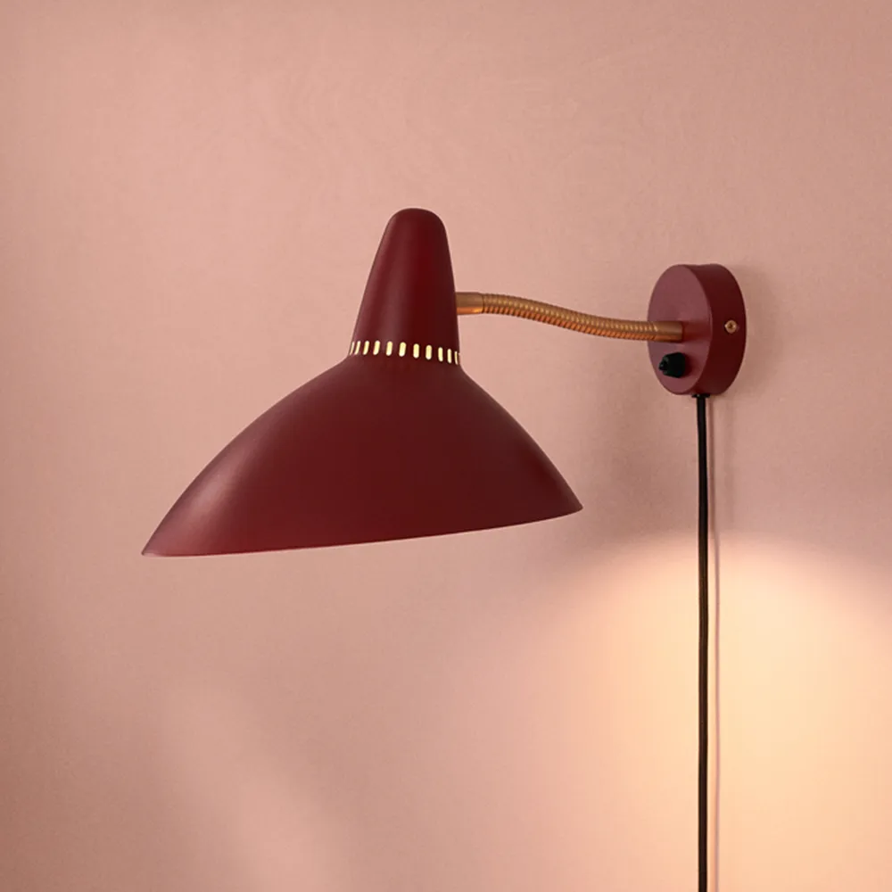 Lightsome vägglampa, warm white, mässingdetalj Warm Nordic