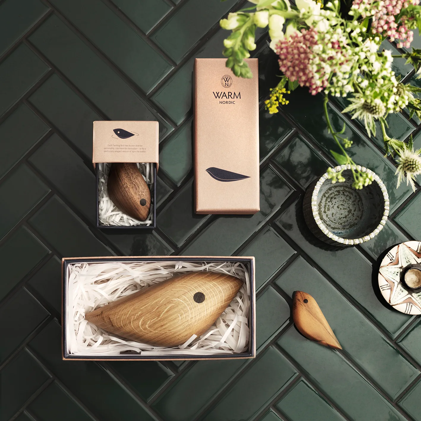 Twirling Bird dekoration S, Teak Warm Nordic