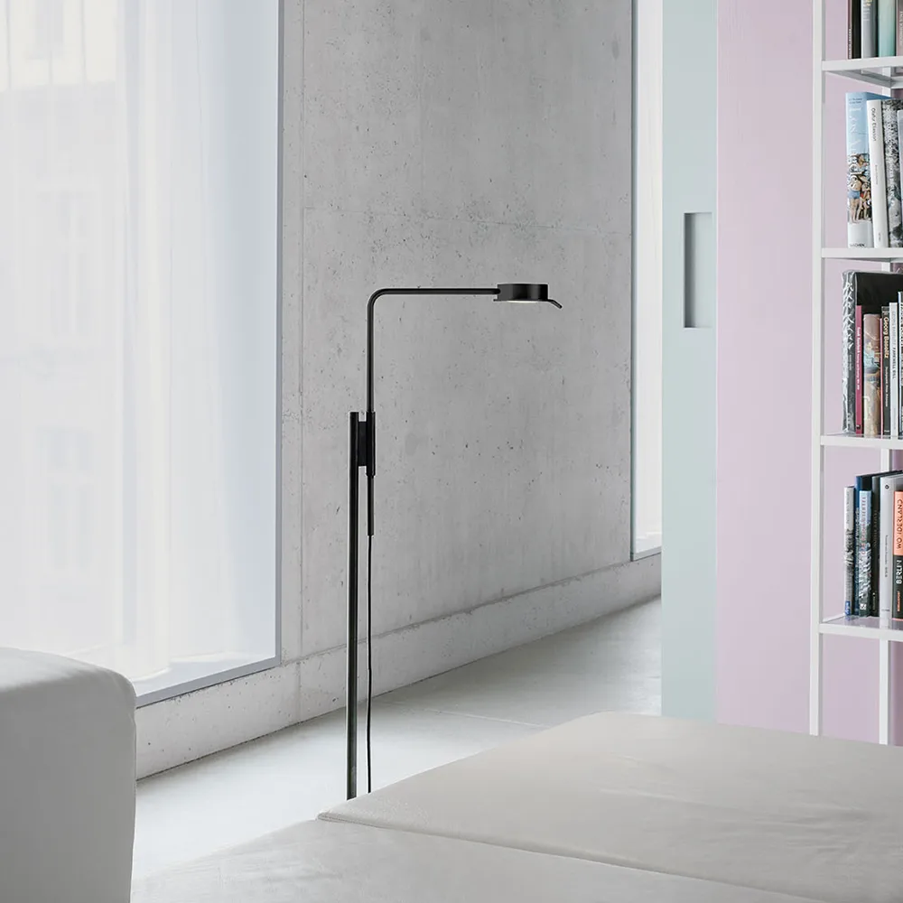 w102 Chipperfield golvlampa, mässing/svart Wastberg+