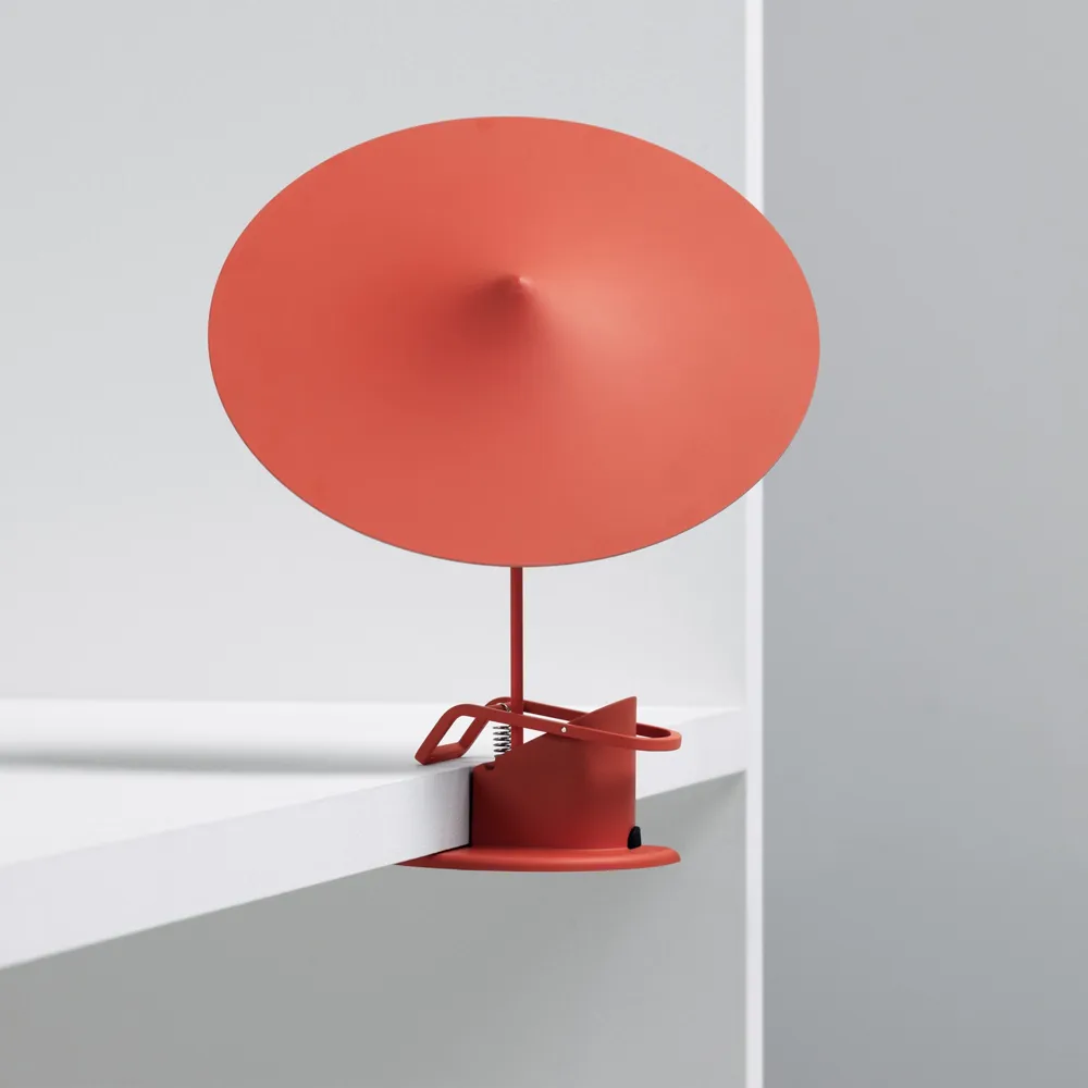 w153 île bordslampa, poppy red Wastberg+
