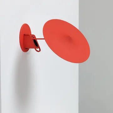 w153 île bordslampa - poppy red - Wastberg+
