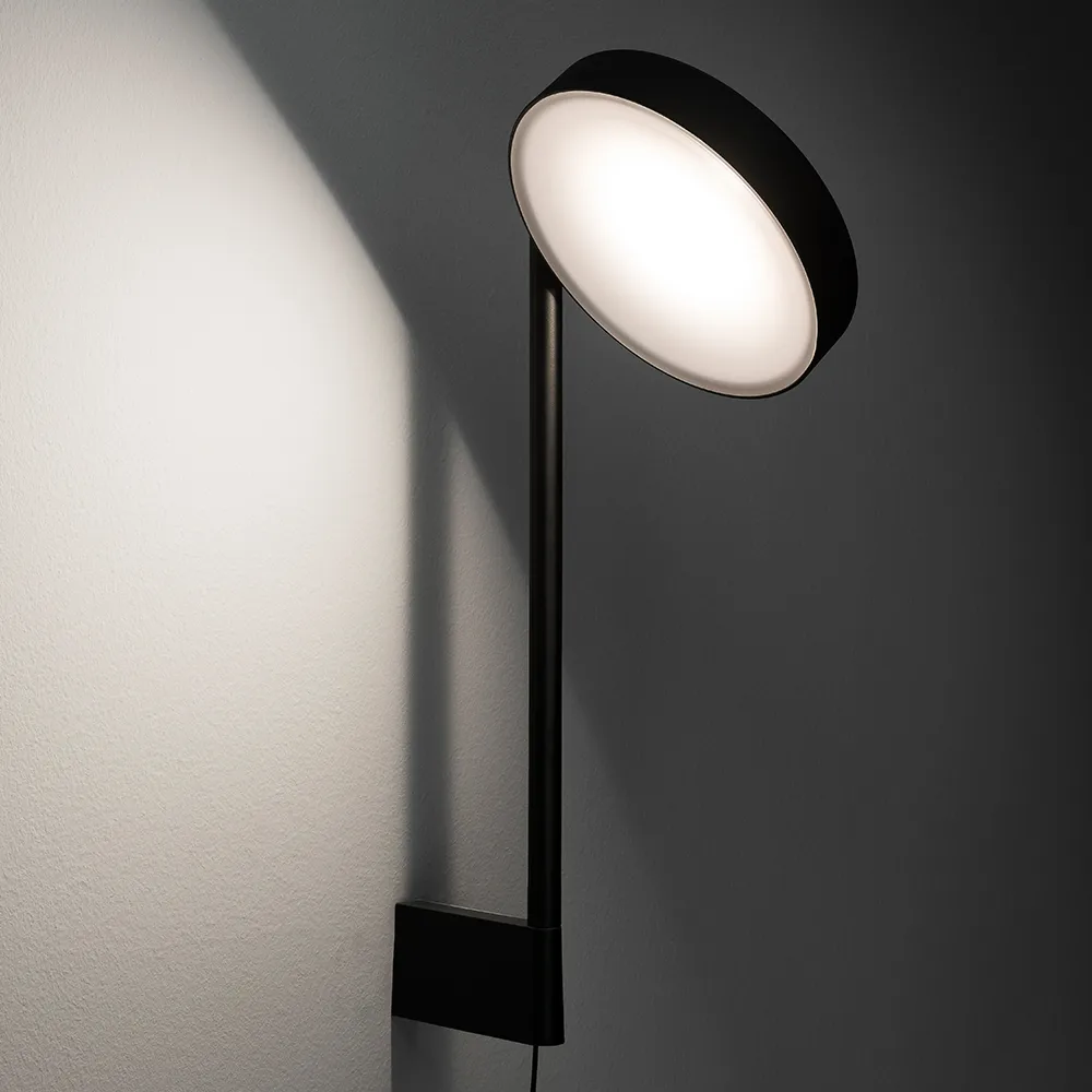 w182 Pastille br2 vägglampa, oxide red, lång arm Wastberg+