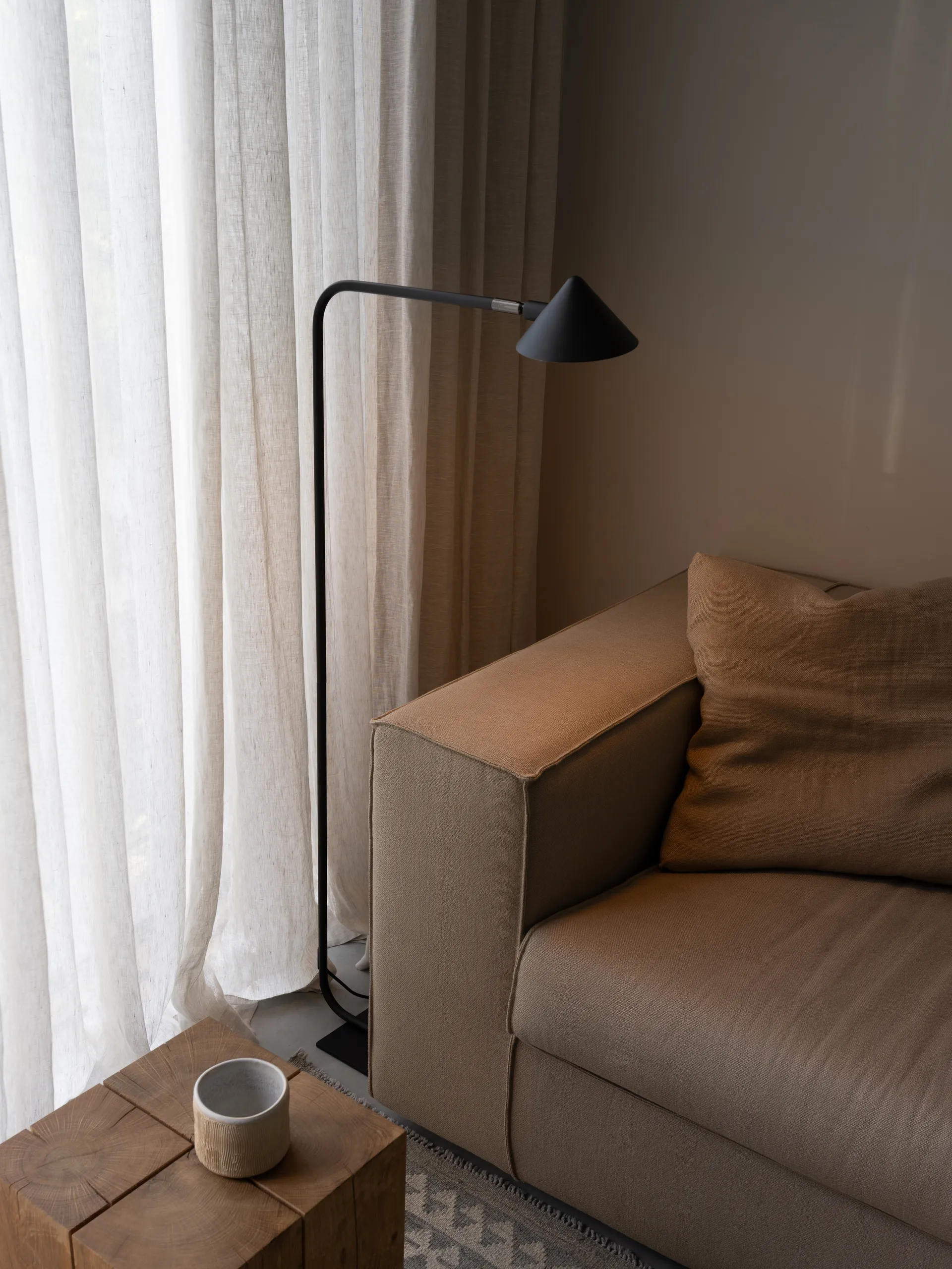 Kuro golvlampa, Black, Ø14x120 cm Watt & Veke