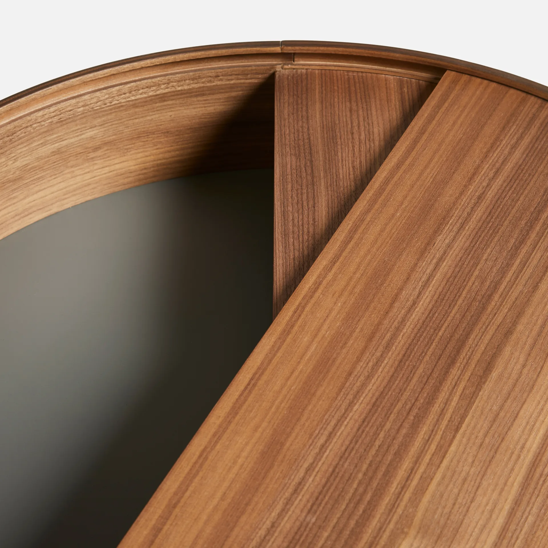Arc soffbord Ø66 cm, Valnöt Woud