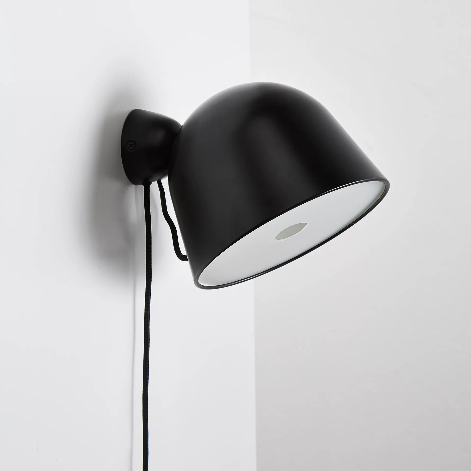 Kuppi vägglampa 2.0, svart Woud