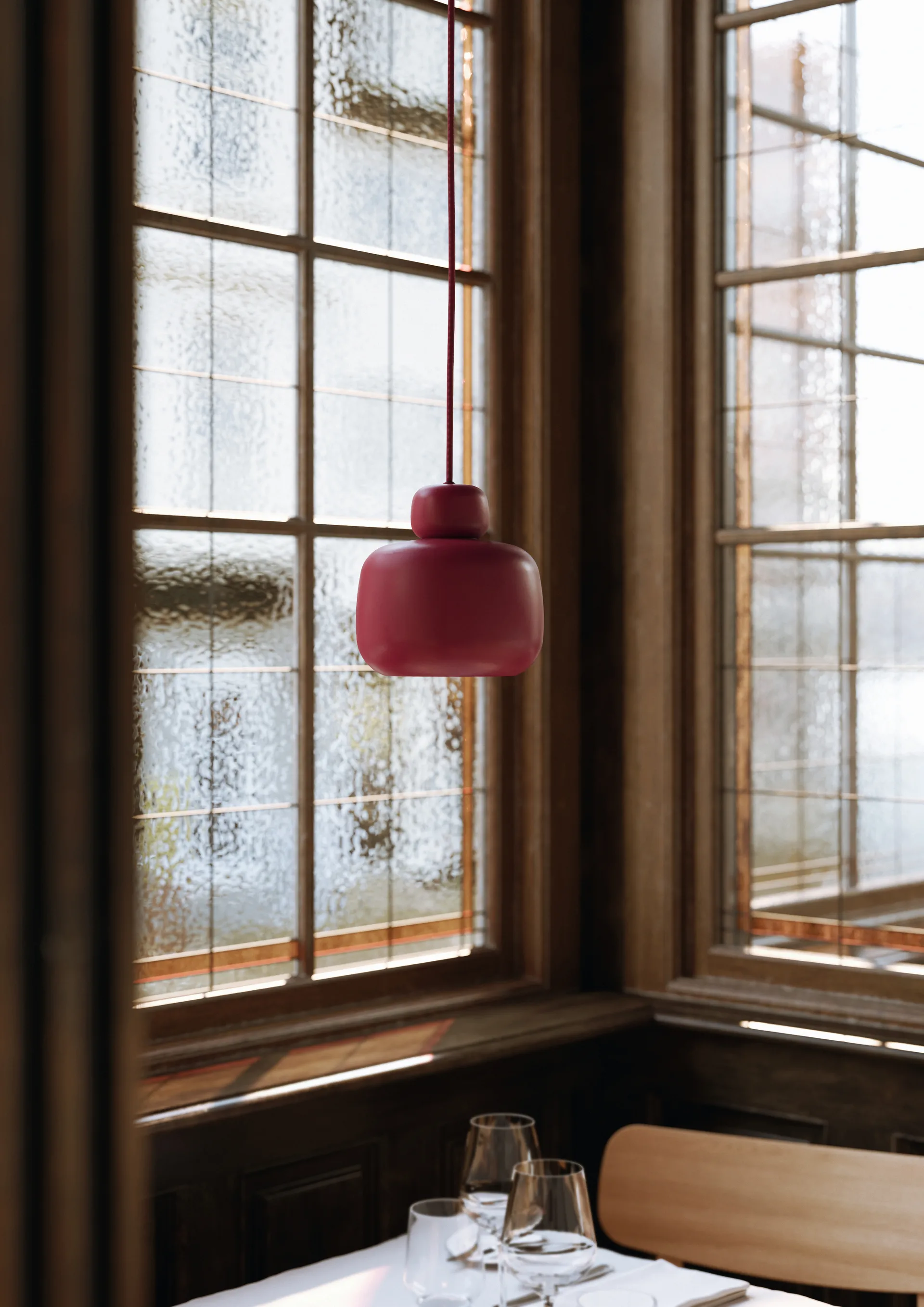 Stone pendel opalglas, Deep red Woud
