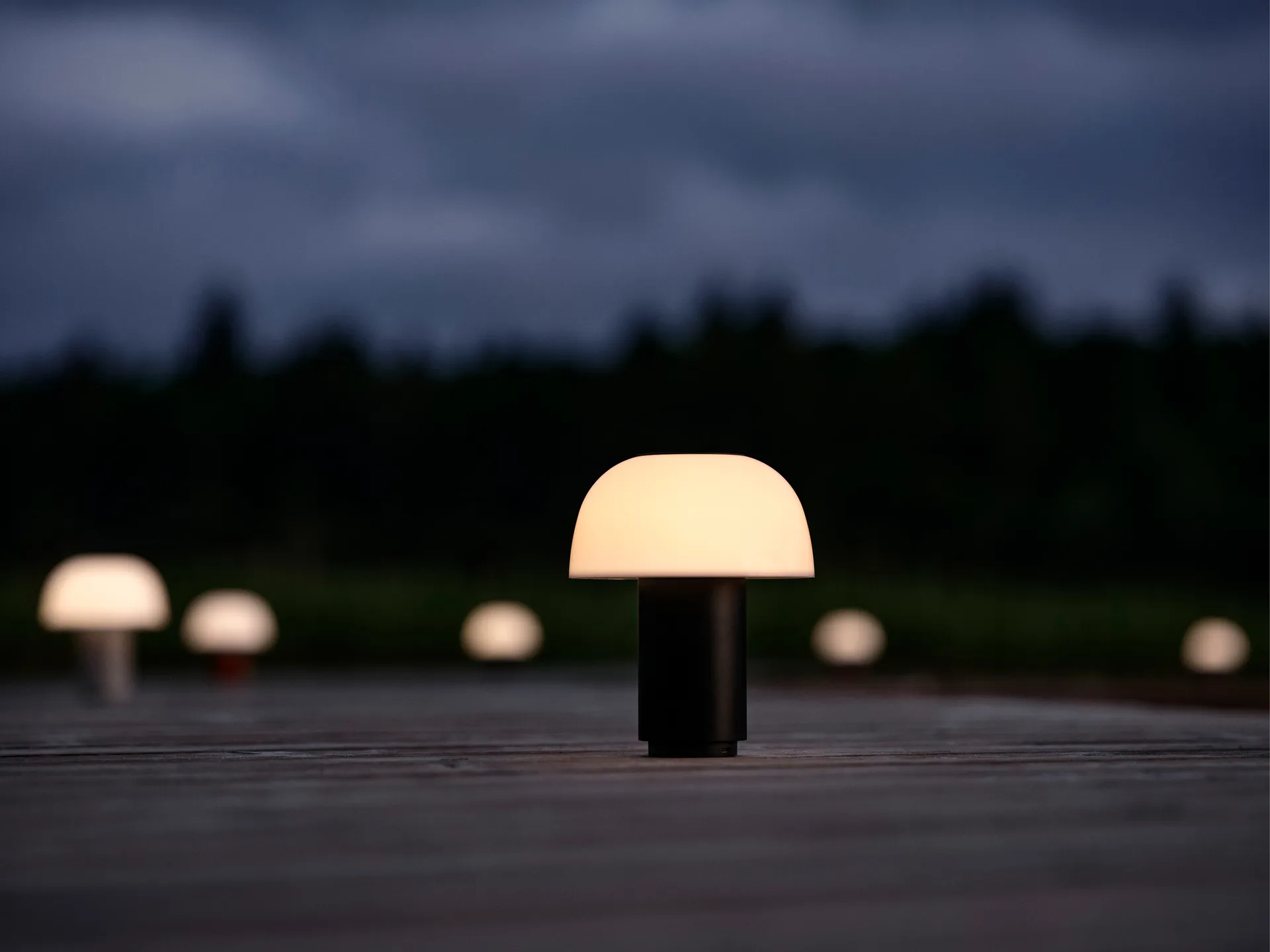 Harvest Moon bordslampa portabel 22 cm, Black Zone Denmark
