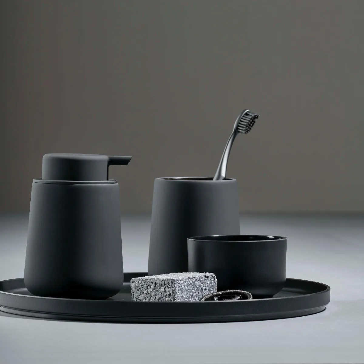Nova One tandborstmugg, svart Zone Denmark