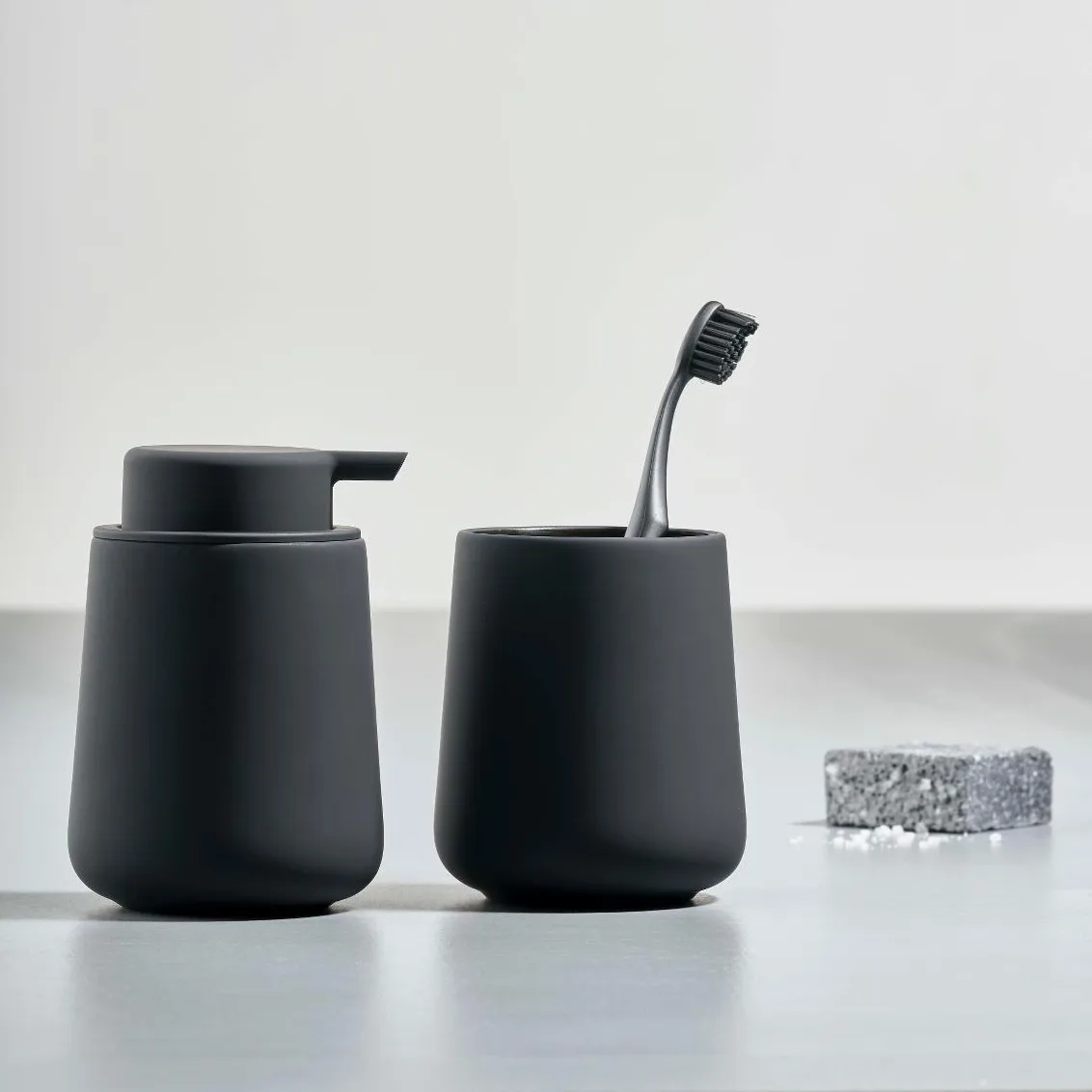 Nova One tvålpump, svart Zone Denmark