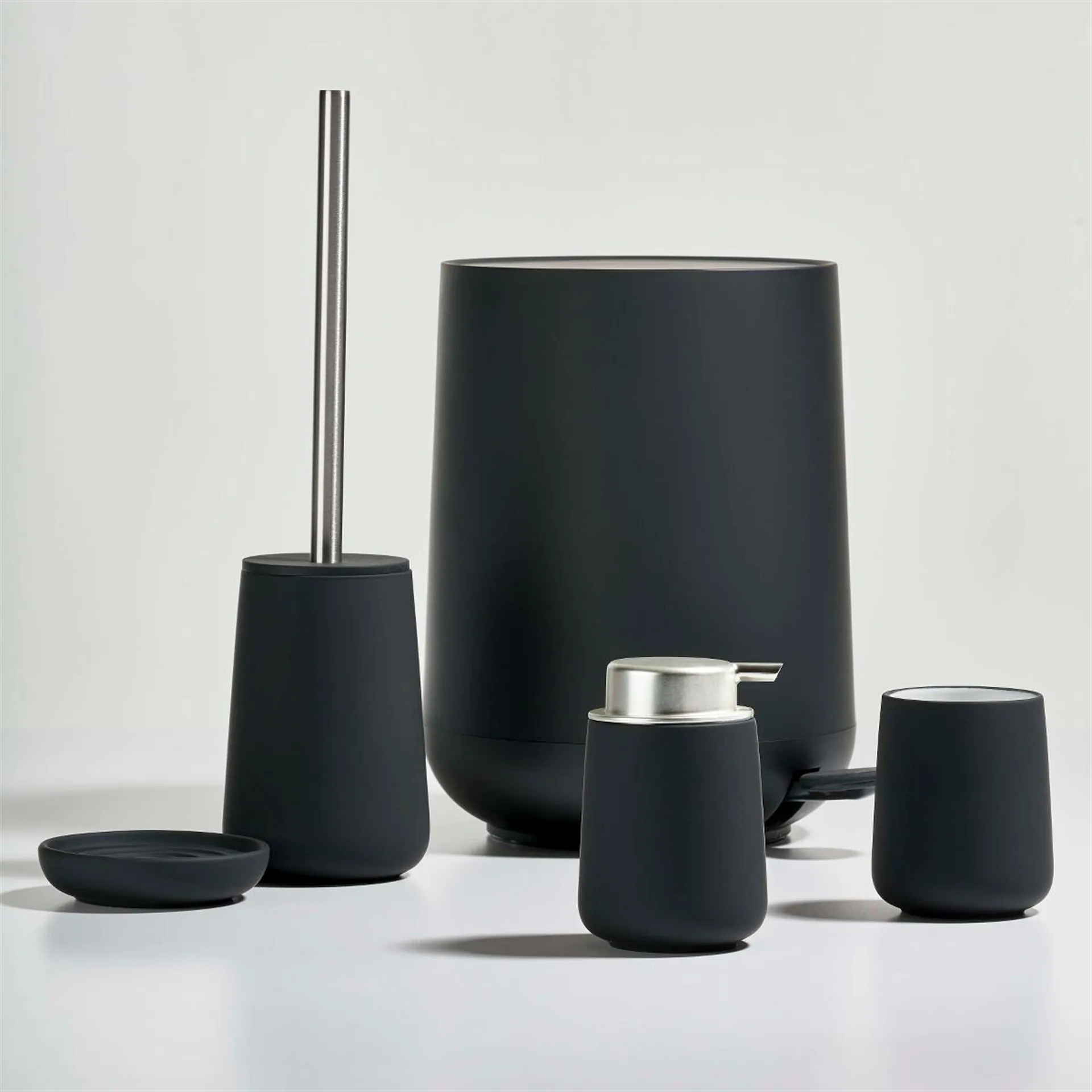 Nova tandborstmugg, svart Zone Denmark