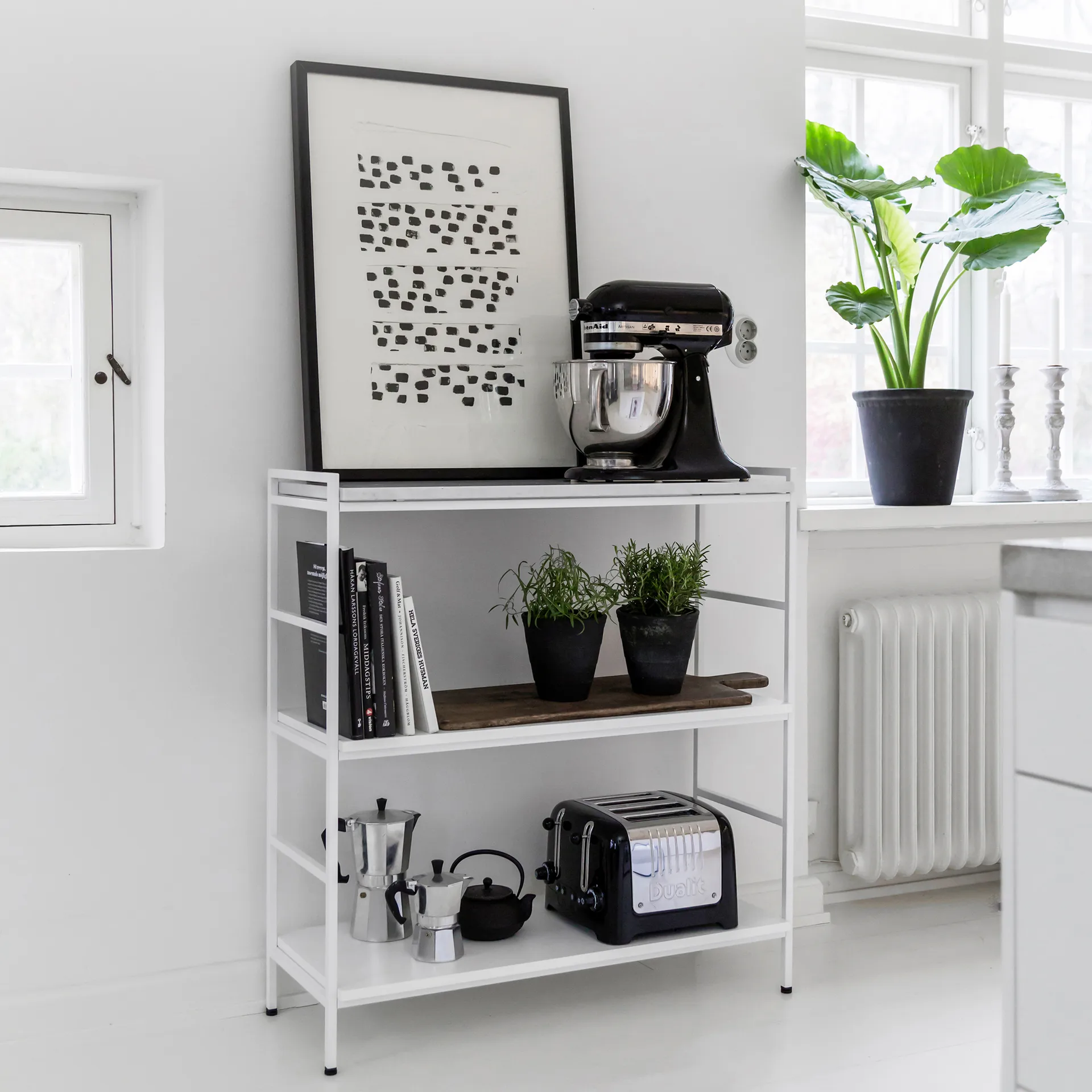 Molto 840 hyllplan, vit, inkl. vit metallram Zweed